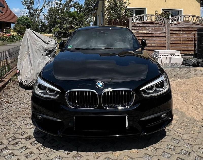 Schwarz Gebraucht 2017 BMW 120 Performance Kleinwagen | 21.299 € (Fairer Preis) - Bild 1/4