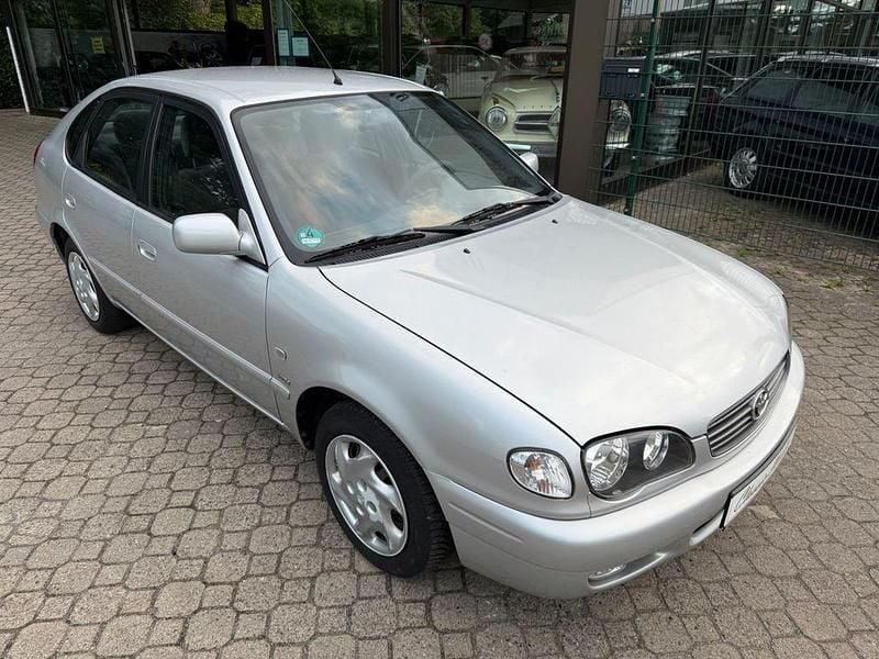 Silber Gebraucht 2001 Toyota Corolla Limousine | 2.200 € (Guter Preis) - Bild 1/4