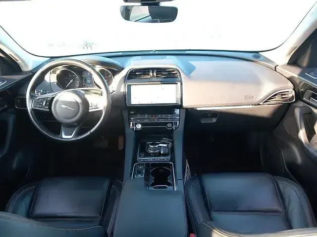 Gebraucht Jaguar F-Pace Prestige 179 PS (131 kW) 2019 Narvik black narvik black SUV