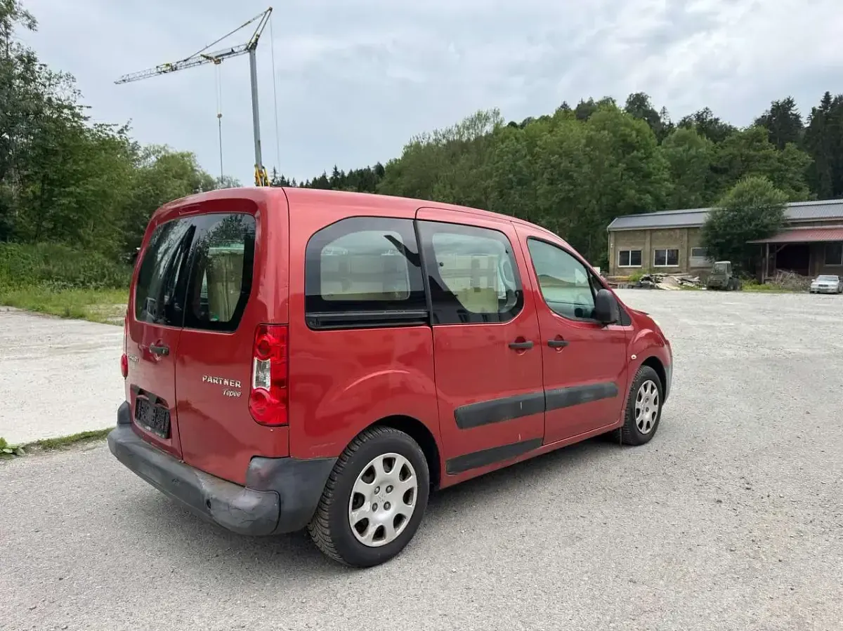 Gebraucht Peugeot TePee Tendance 98 PS (72 kW) 2010 Rot Kombi