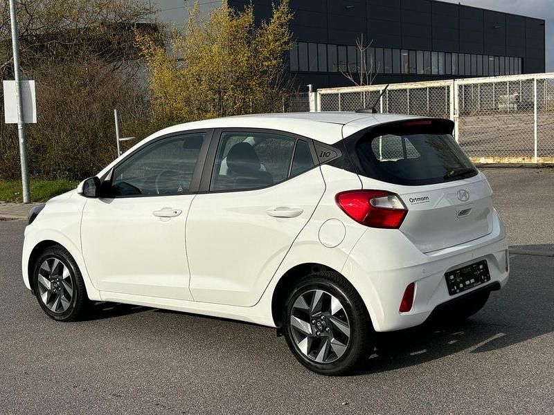 Gebraucht Hyundai i10 67 PS (49 kW) 2024 Weiß Kleinwagen
