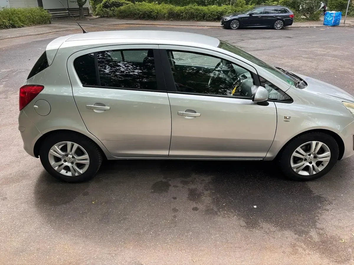 Gebraucht Opel Corsa S 69 PS (50 kW) 2011 Silber Kleinwagen