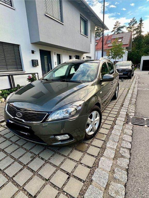 Grau Gebraucht 2012 Kia Ceed Edition 7 Kombi | 5.999 € (Fairer Preis) - Bild 1/4