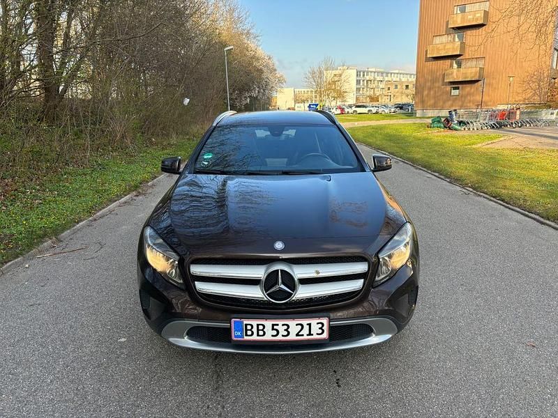 Gebraucht Mercedes GLA220 177 PS (130 kW) 2015 Braun SUV