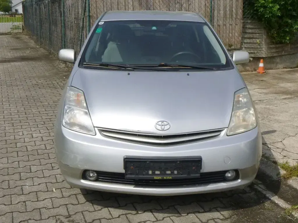 Gebraucht Toyota Prius Sol 77 PS (56 kW) 2005 Silber Kleinwagen
