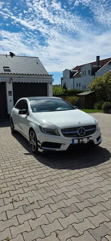 Używany Mercedes A250 211 KM (155 kW) 2013 Biały Sedan/Limuzyna
