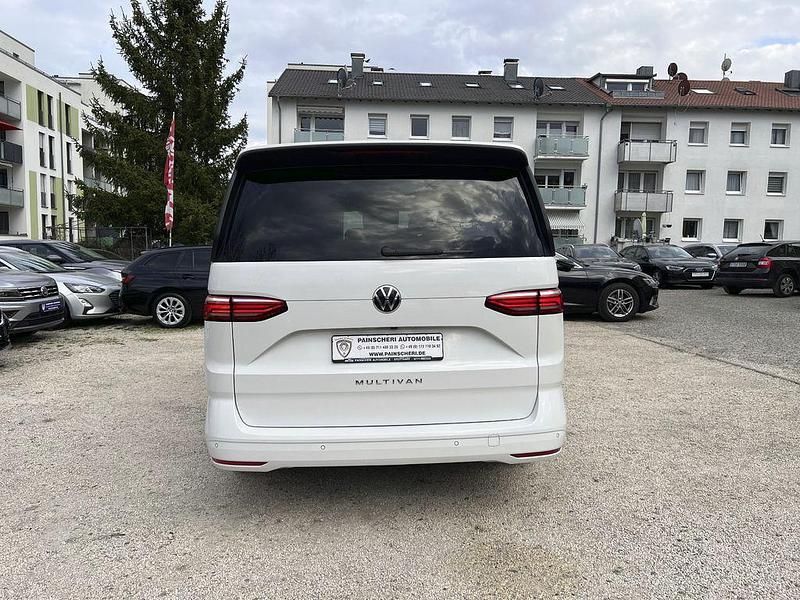 Second-hand VW Multivan Life 150 CP (110 kW) 2023 Alb Monovolum