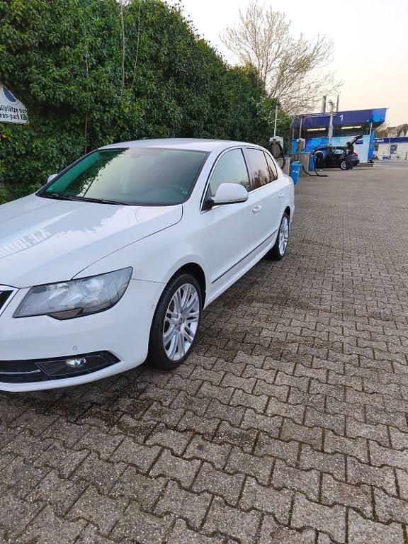Gebraucht Skoda Superb Elegance 260 PS (191 kW) 2014 Weiß Limousine