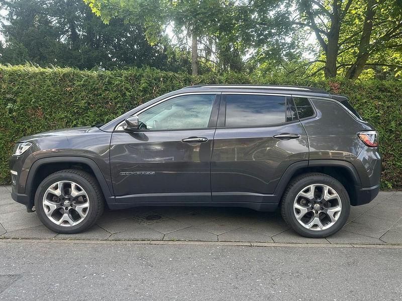 Grau Gebraucht 2020 Jeep Compass Limited SUV | 17.600 € (Guter Preis) - Bild 1/4