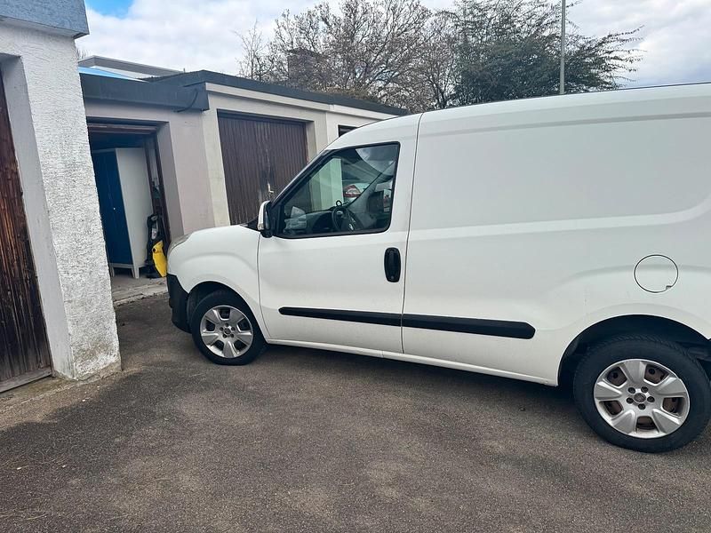 Gebraucht Fiat Doblò 90 PS (66 kW) 2014 Weiß Van / Kleinbus