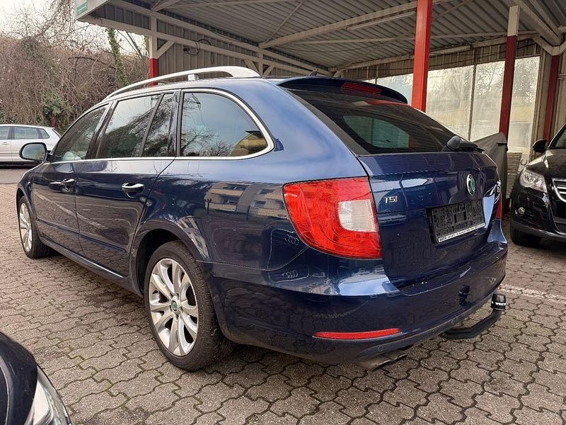 Gebraucht Skoda Superb 160 PS (117 kW) 2010 Blau Limousine