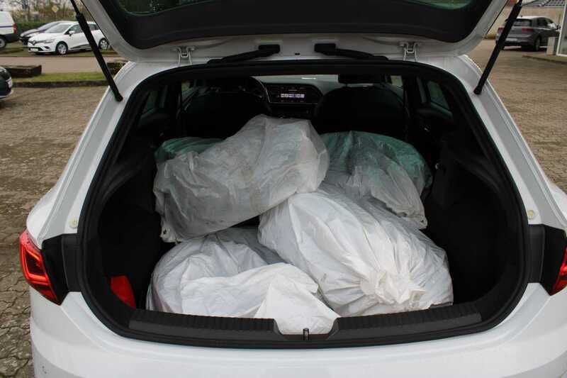 Second-hand Seat Leon FR 180 CP (132 kW) 2017 Alb Berlinǎ