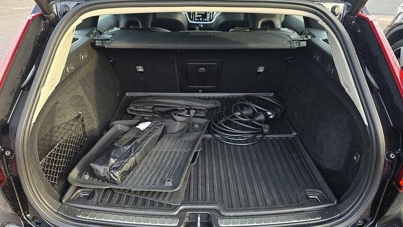 Gebraucht Volvo V60 341 PS (250 kW) 2021 717onyx black metallic Kombi