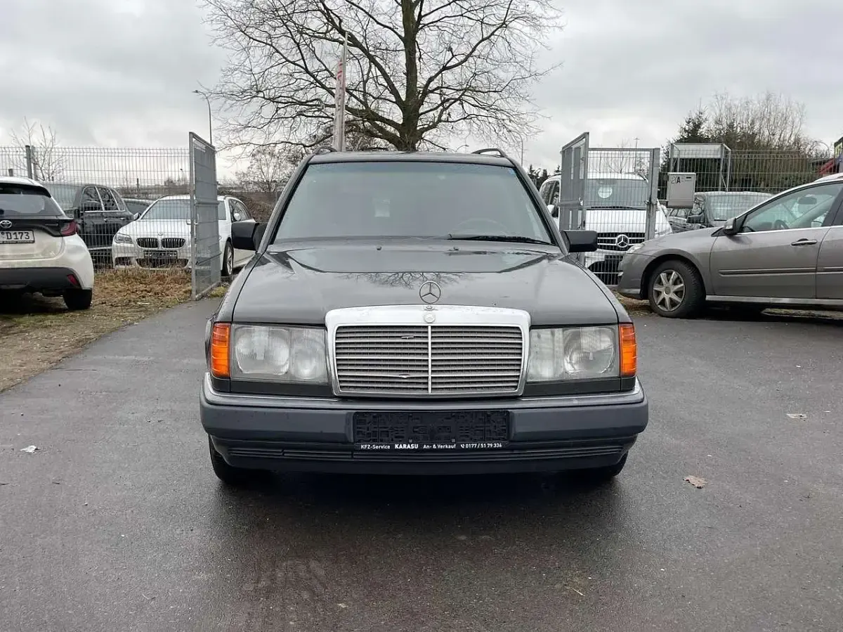 Gebraucht Mercedes E320 220 PS (161 kW) 1993 Grau Kombi