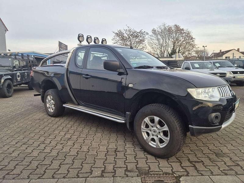 Gebraucht Mitsubishi L200 Invite 136 PS (100 kW) 2010 Schwarz Abholung