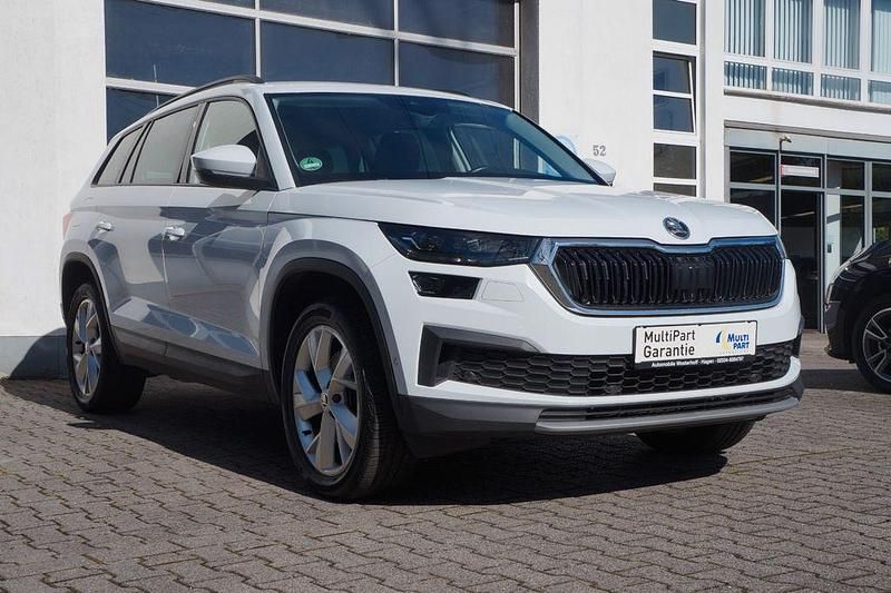 Bila moon/moon white Gebraucht 2022 Skoda Kodiaq Tour SUV | 28.500 € (Guter Preis) - Bild 1/4