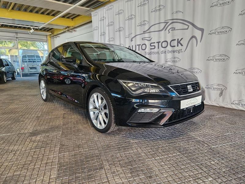 Mitternachtsschwarz met. Gebraucht 2019 Seat Leon Beats Limousine | 15.950 € (Fairer Preis) - Bild 1/4