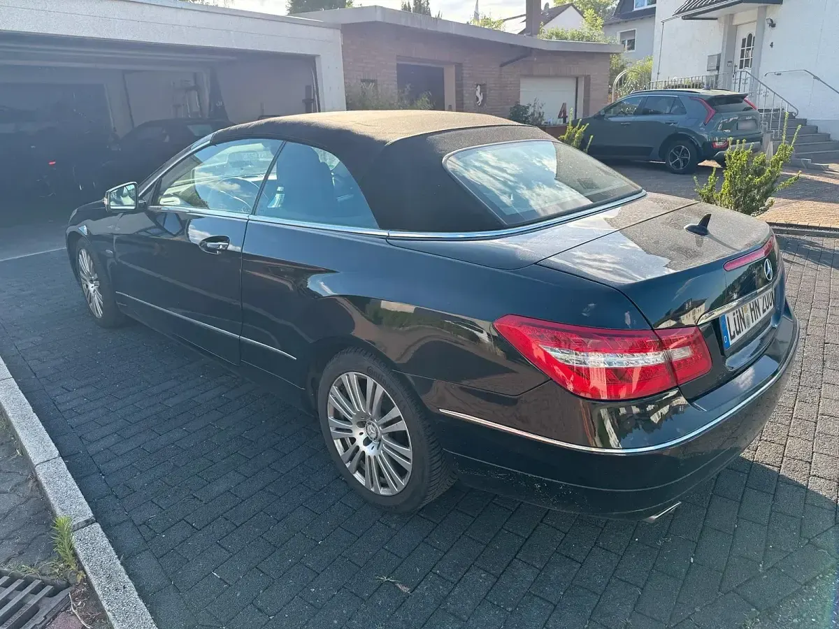 Gebraucht Mercedes E220 170 PS (125 kW) 2012 Schwarz Cabrio