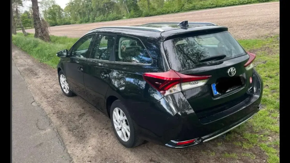 Gebraucht Toyota Auris Comfort 116 PS (85 kW) 2018 Schwarz Kombi