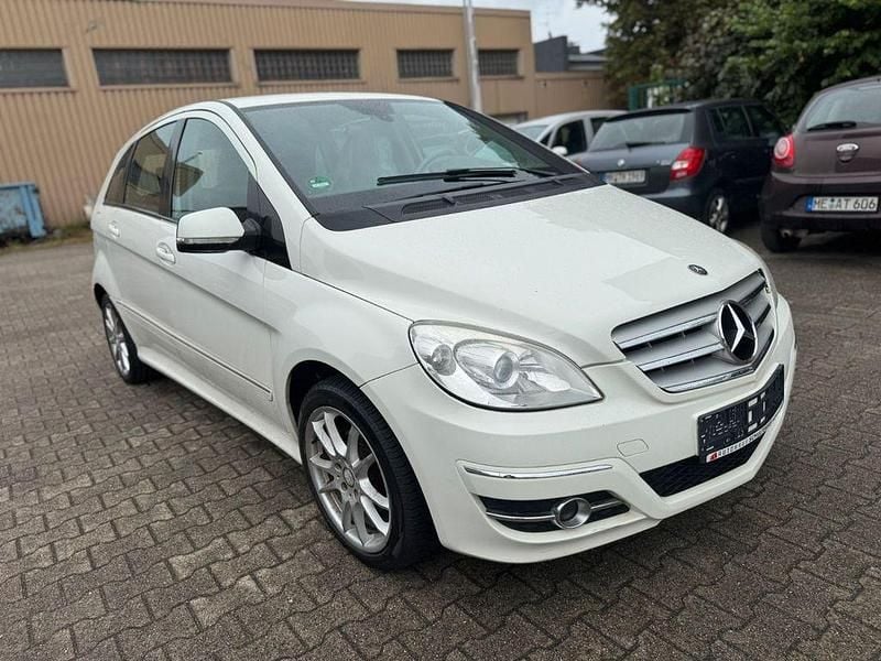 Weiß Gebraucht 2009 Mercedes B150 Van / Kleinbus | 4.399 € (Fairer Preis) - Bild 1/4