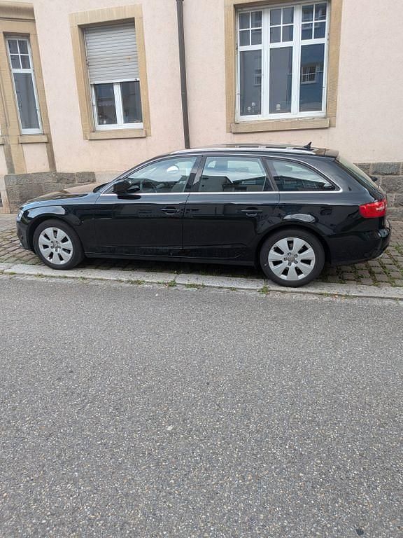 Schwarz Gebraucht 2015 Audi A4 Ambition Kombi | 8.000 € (Superpreis) - Bild 1/4