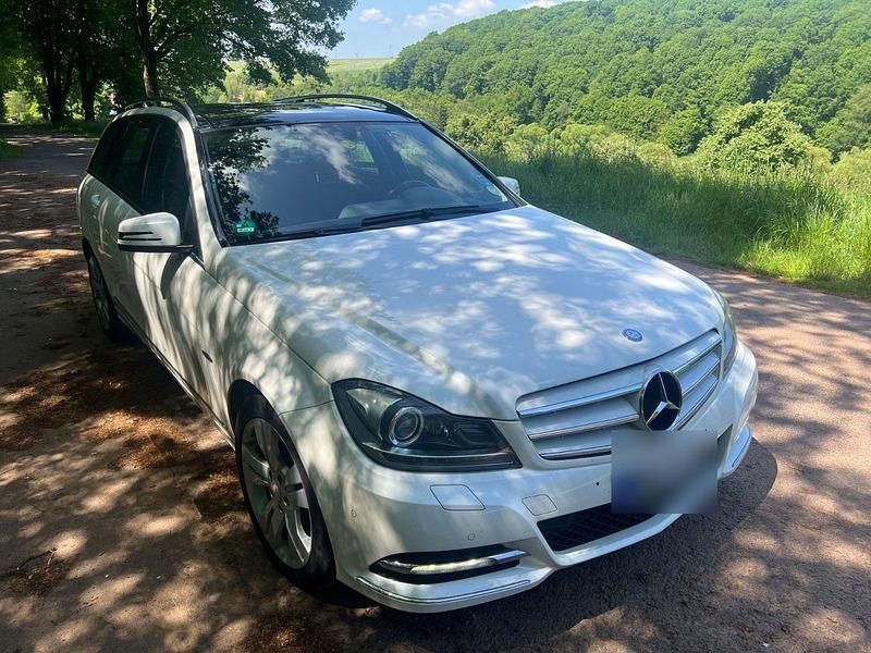 Gebraucht Mercedes C220 Avantgarde 170 PS (125 kW) 2011 Weiß Kombi