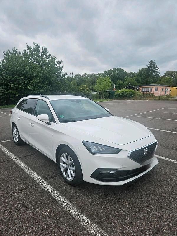 Weiß Gebraucht 2021 Seat Leon Kombi | 18.000 € (Fairer Preis) - Bild 1/4