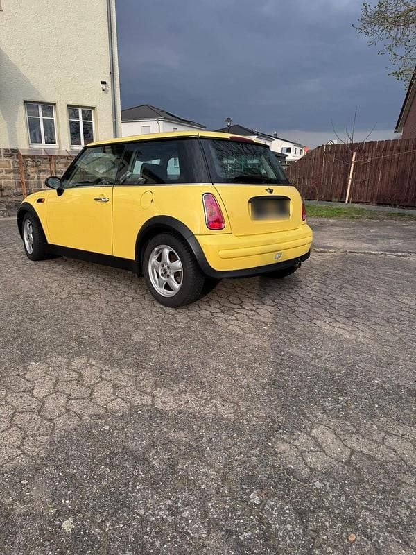 Usado Mini ONE 90 HP (66 kW) 2002 Amarelo Citadino