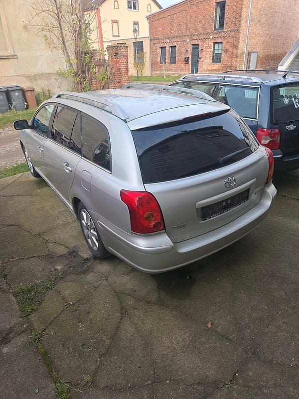 Gebraucht Toyota Avensis 130 PS (95 kW) 2006 Silber Kombi