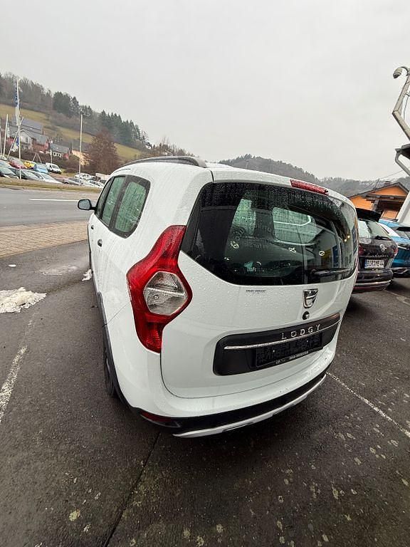 Gebraucht Dacia Lodgy Stepway 131 PS (96 kW) 2020 Weiß Van / Kleinbus