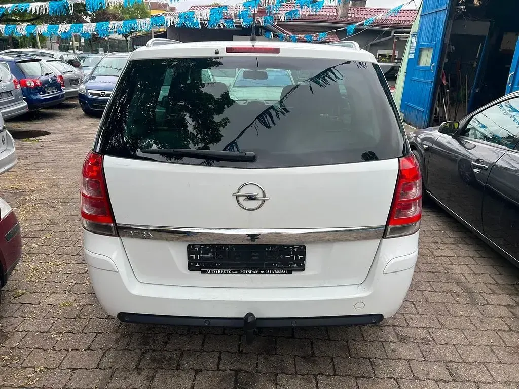Gebraucht Opel Zafira Innovation 150 PS (110 kW) 2011 Weiß Van / Kleinbus
