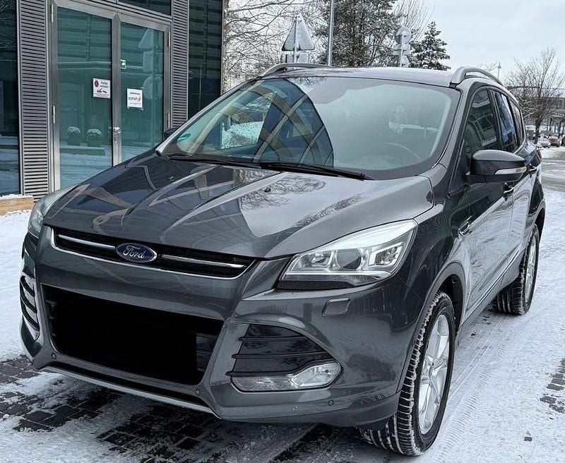Grau Gebraucht 2016 Ford Kuga Titanium SUV | 9.999 € (Guter Preis) - Bild 1/4