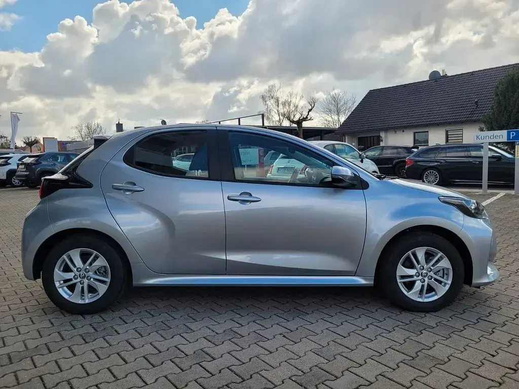 Gebraucht Toyota Yaris Comfort 116 PS (85 kW) 2024 Silber metallic Kleinwagen