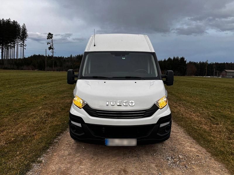 Gebraucht Iveco Daily 160 PS (117 kW) 2018 Weiß Van / Kleinbus