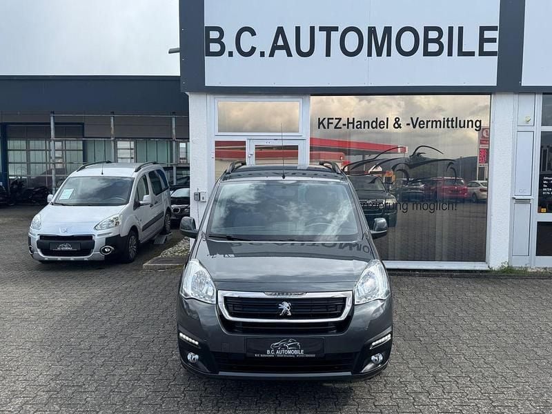 Gebraucht Peugeot Partner Tepee Allure 110 PS (80 kW) 2016 Grau Van / Kleinbus