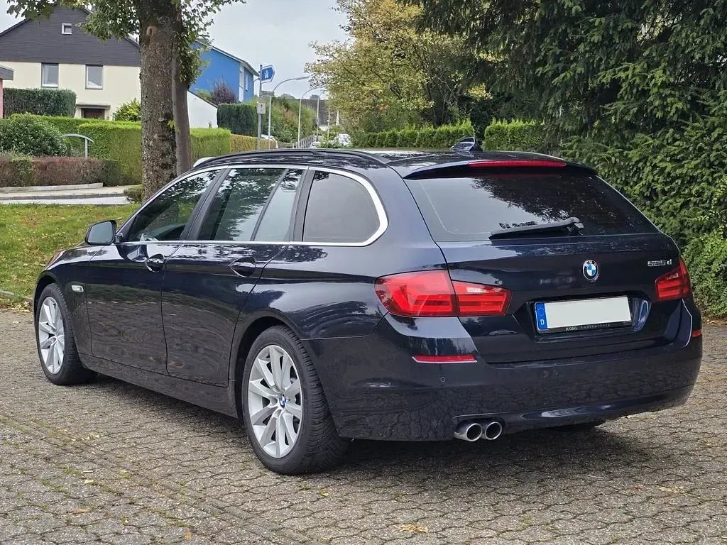 Gebraucht BMW 525 218 PS (160 kW) 2013 Blau Kombi