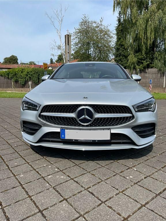 Silber Gebraucht 2021 Mercedes CLA250 Limousine | 32.900 € (Guter Preis) - Bild 1/4