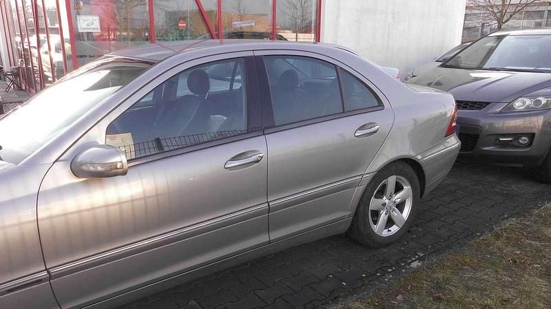Gebraucht Mercedes C220 Elegance 143 PS (105 kW) 2003 Grau Limousine