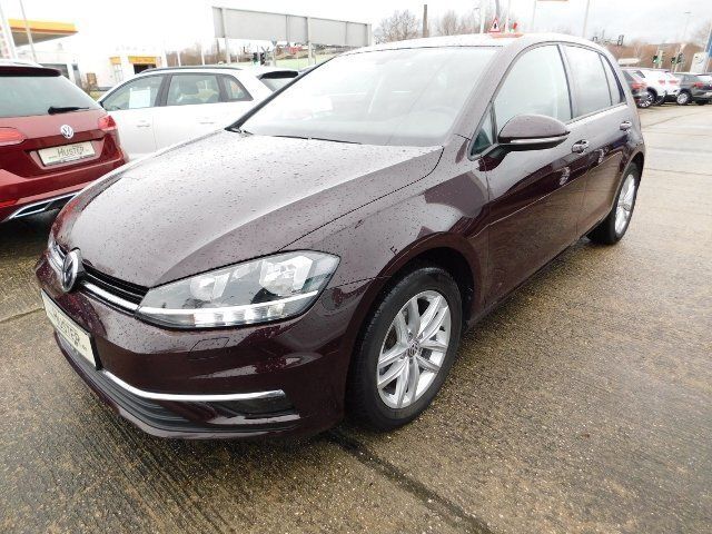 Gebraucht VW Golf VII Comfortline 110 PS (80 kW) 2017 Violett Limousine