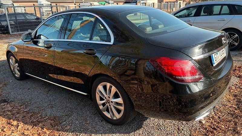 Second-hand Mercedes C180 156 CP (114 kW) 2022 Negru Berlinǎ