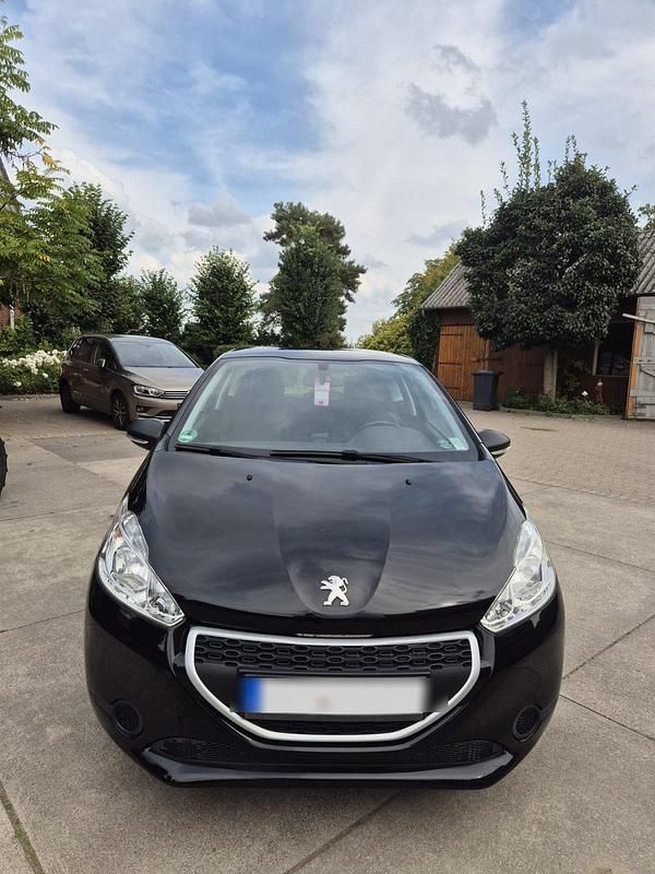 Schwarz Gebraucht 2014 Peugeot 208 Kleinwagen | 6.900 € (Teuer) - Bild 1/4