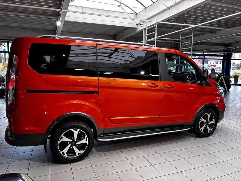 Gebraucht Ford Tourneo Active 185 PS (136 kW) 2021 Hokkaidoorange metallic Van / Kleinbus