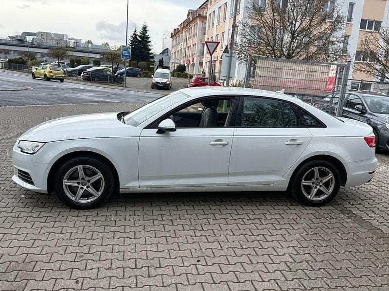 Gebraucht Audi A4 Ambiente 150 PS (110 kW) 2018 Gletscherweiss Limousine