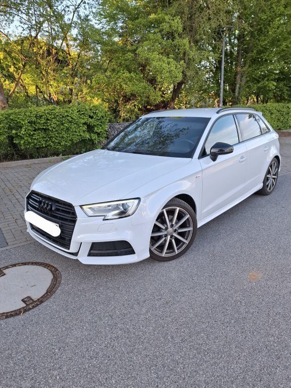 Weiß Gebraucht 2018 Audi A3 Sportback Sport Limousine | 16.800 € (Fairer Preis) - Bild 1/4