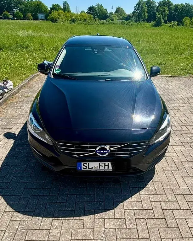 Gebraucht Volvo V60 136 PS (100 kW) 2015 Schwarz Kombi
