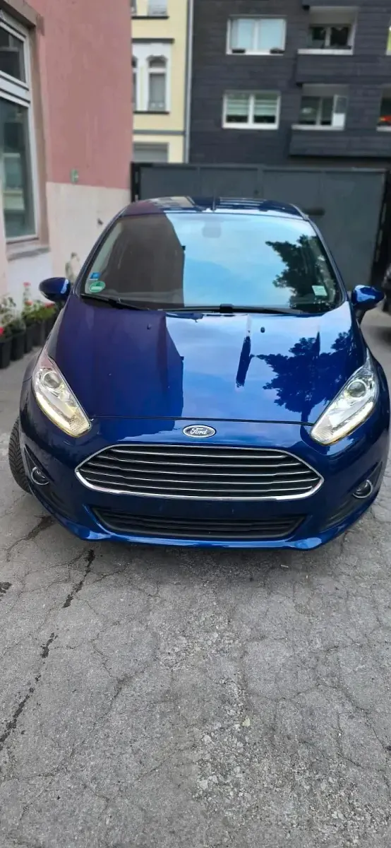 Gebraucht Ford Fiesta 101 PS (74 kW) 2014 Blau Kleinwagen