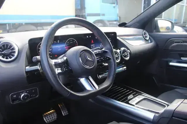 Gebraucht Mercedes GLA200 AMG 150 PS (110 kW) 2023 Schwarz SUV