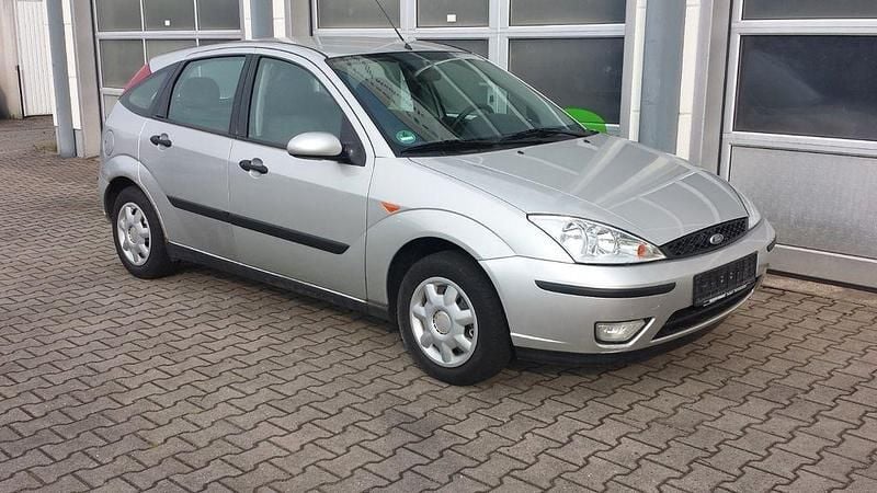 Silber Gebraucht 2002 Ford Focus Limousine | 999 € (Guter Preis) - Bild 1/4