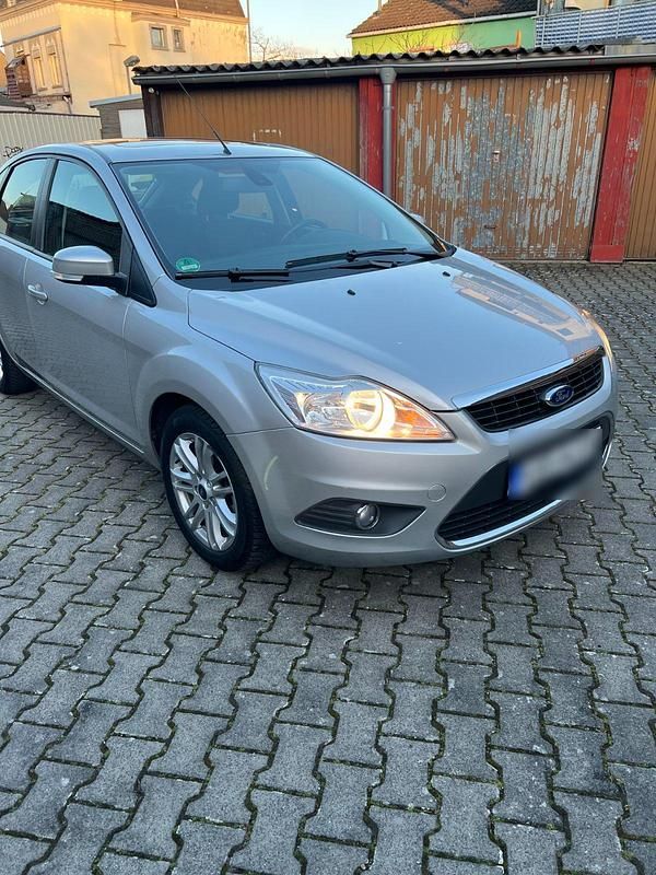 Gebraucht Ford Focus Ghia 125 PS (91 kW) 2010 Silber Limousine