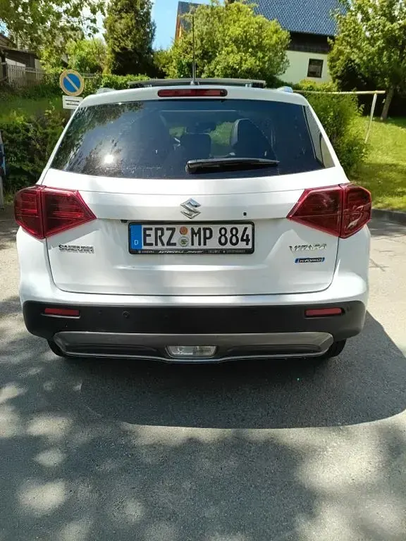 Gebraucht Suzuki Vitara Comfort+ 129 PS (94 kW) 2022 Weiß SUV